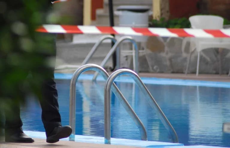 Σαντορίνη: Εργαζόμενος ξενοδοχείου βρέθηκε νεκρός στην πισίνα