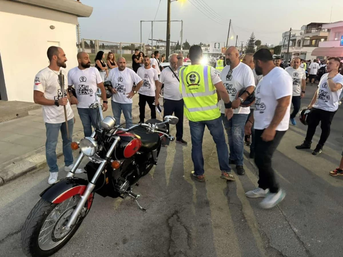 Motociclistas conmemoran a Tassos Isaac y Solomos Solomou
