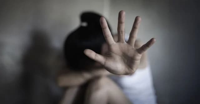 斯基亚索斯：23 岁男子就 17 岁少女的强奸指控作证