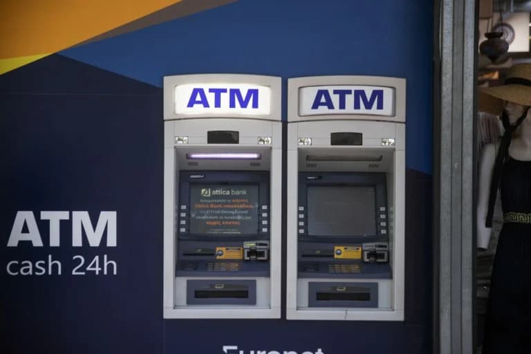 Μειώσεις στις τραπεζικές προμήθειες: Τι αλλάζει στις συναλλαγές