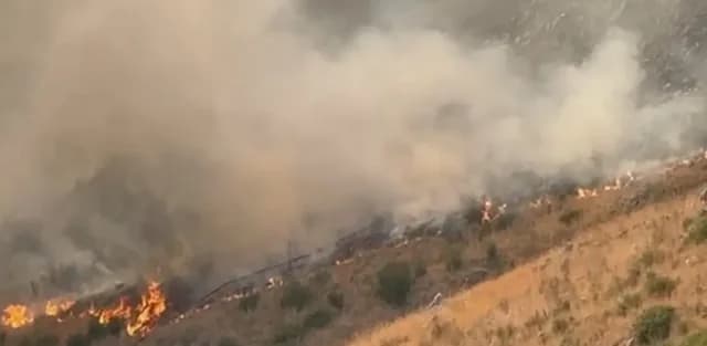 שריפות באלבניה: חשש לגבי כפרי מיעוטים ועיריית הימארה