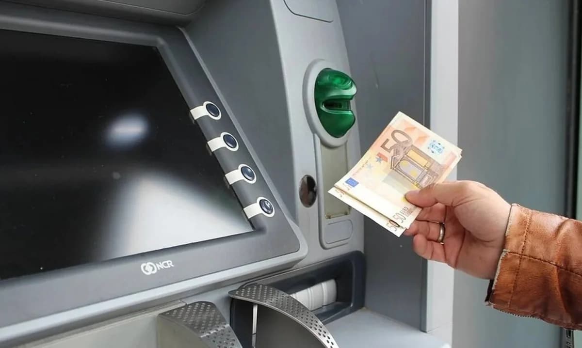 Χωρίς χρεώσεις οι αναλήψεις από ATM ελληνικών τραπεζών