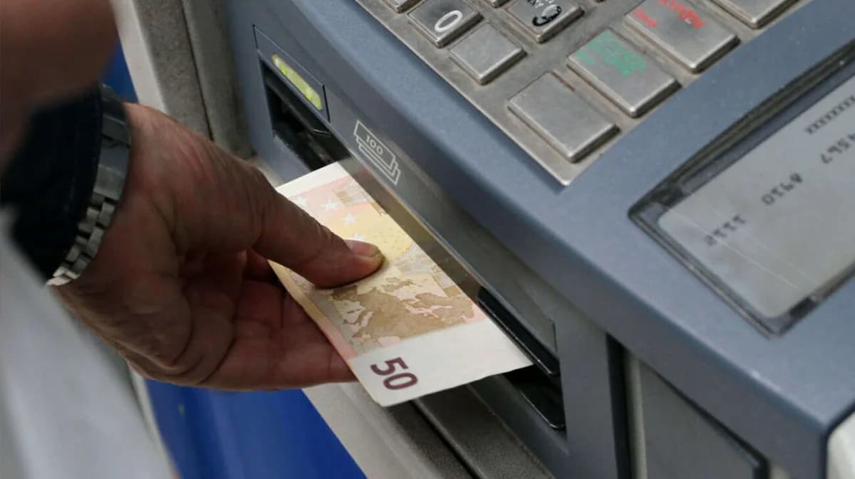Τέλος οι χρεώσεις για αναλήψεις από ΑΤΜ ελληνικών τραπεζών