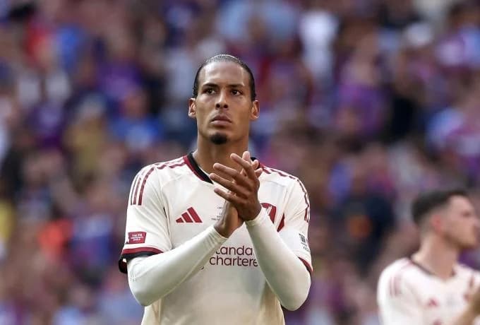 Van Dijk: 'Wir brauchen einen neuen Stürmer!'