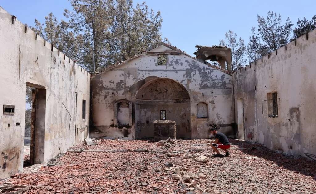 Κασσιανίδου: Δράσεις για μνημεία σε πυρόπληκτες περιοχές και στήριξη καλλιτεχνών