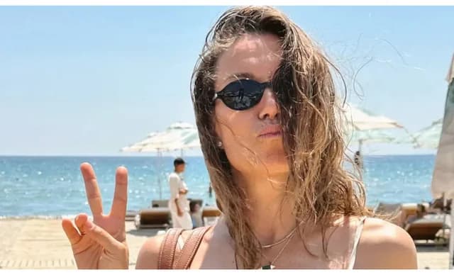 Βίκυ Καγιά: Εικόνες από το εξοχικό της στην Εύβοια
