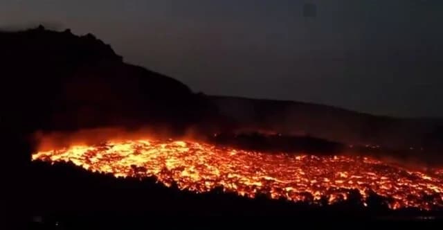 Erupción del Etna: Flujo de lava y alerta de vuelos