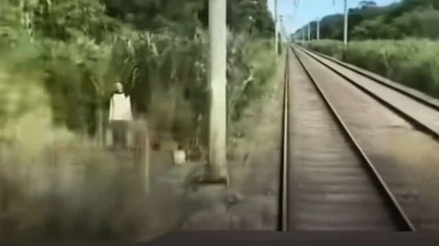 Misteriosa figura humana captada por cámara de tren en Argentina
