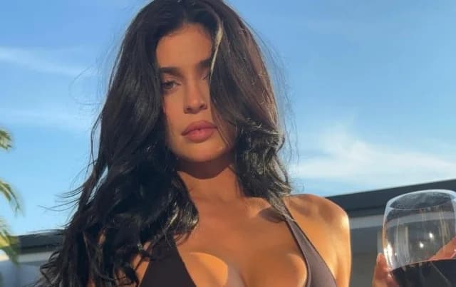 Κάιλι Τζένερ: Εορτασμός γενεθλίων με την Kendall Jenner και την Hailey Bieber