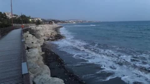Κατάλληλη για κολύμβηση η παραλία Αγίας Βαρβάρας – Συνεχίζονται οι έλεγχοι