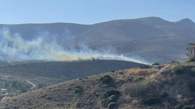 Feuer in Kallitechnoupoli: Löscheinsatz mit Flugzeugen
