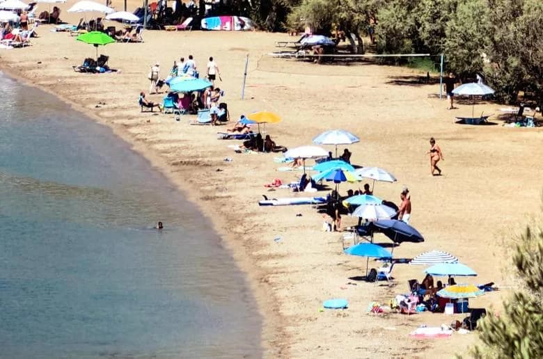 Εξαιρετικής ποιότητας τα νερά κολύμβησης στην παραλία Αγίας Βαρβάρας