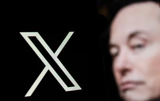 Musk acusa a Apple de enterrar su chatbot Grok en la App Store