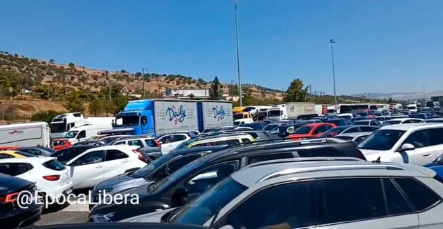 雅典-科林斯高速公路交通混乱：埃莱夫西纳收费站发生卡车事故