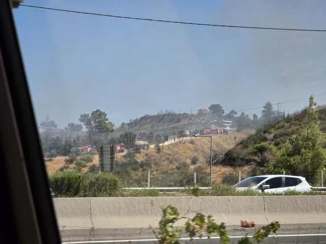 Φωτιά στον Κάλαμο – Κινητοποίηση της Πυροσβεστικής