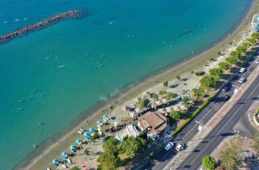 Σύλληψη ηλικιωμένου για αυτοϊκανοποίηση σε παραλία