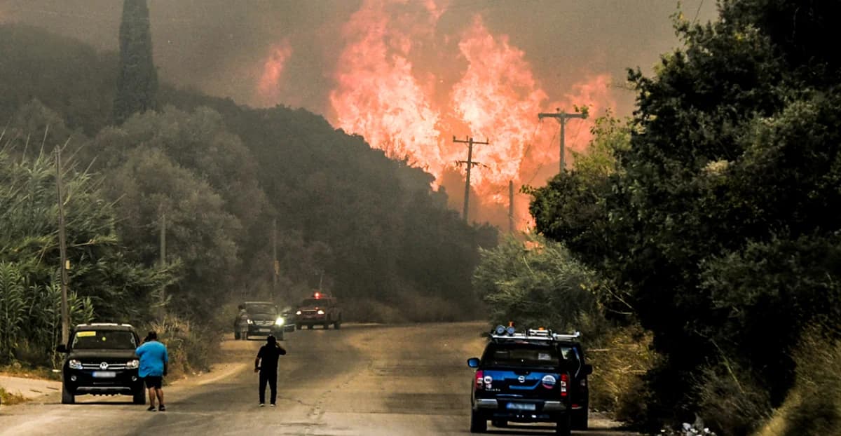 Incendios en Grecia: Frentes en Acaya, Patras, Zante y Quíos