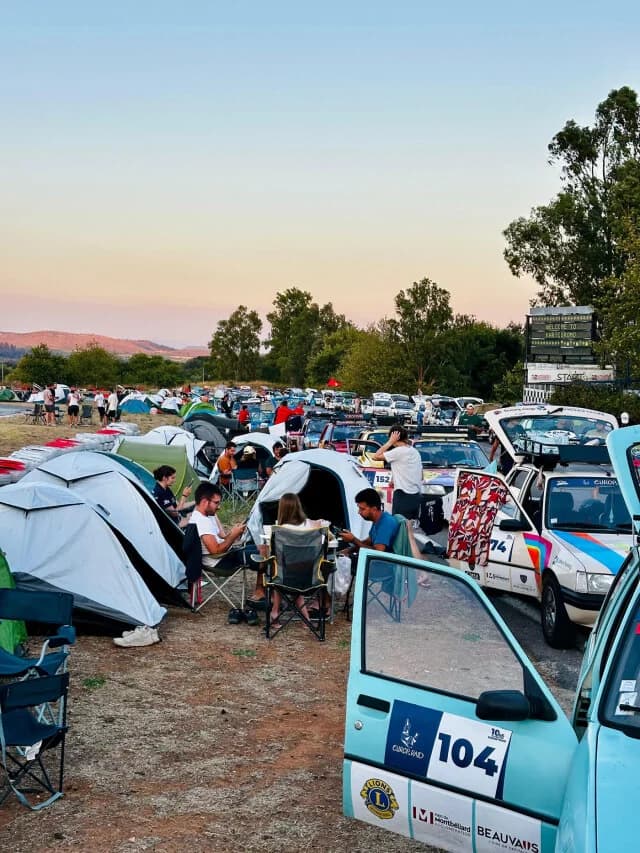 700 French travelers in Afidnes on European road trip