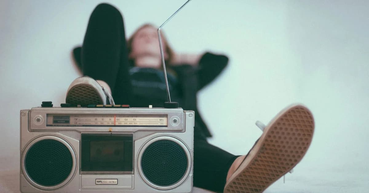 Η νοσταλγία αναβιώνει τη μουσική των 80s: Dua Lipa, The Weeknd και η επιρροή του TikTok