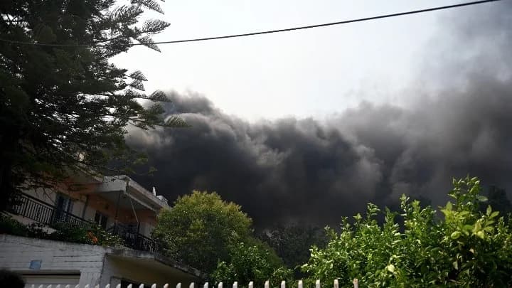 Grandes incendios forestales en Patras y Filippiada, Grecia
