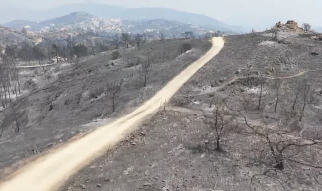 Paisaje de pesadilla en Quíos tras el incendio - Video de dron muestra la magnitud de la destrucción