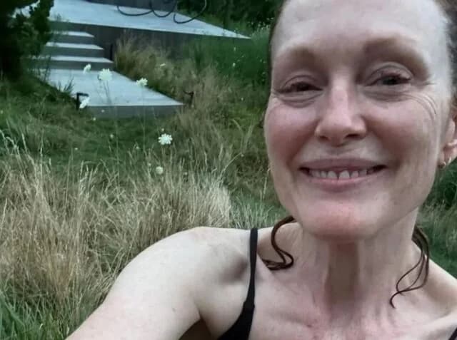 Julianne Moore: Posiert ungeschminkt im Bikini