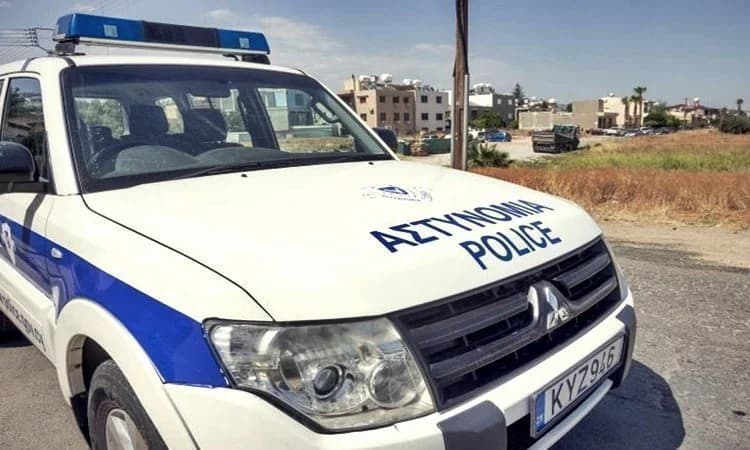Brandstiftung in Pyla: Autos in Flammen, Ermittlungen laufen