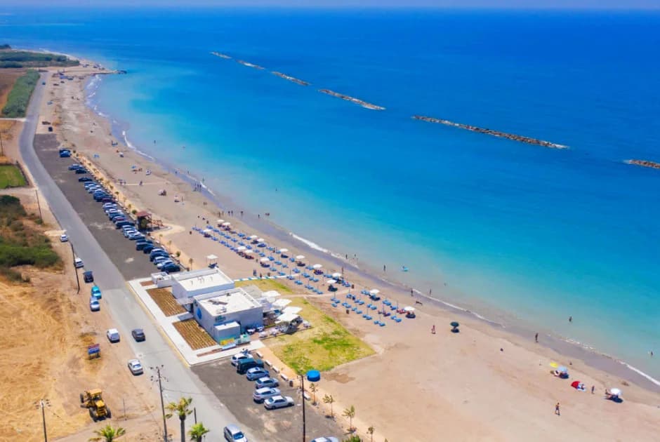 Parkplatz am Strand von Geroskipou eröffnet