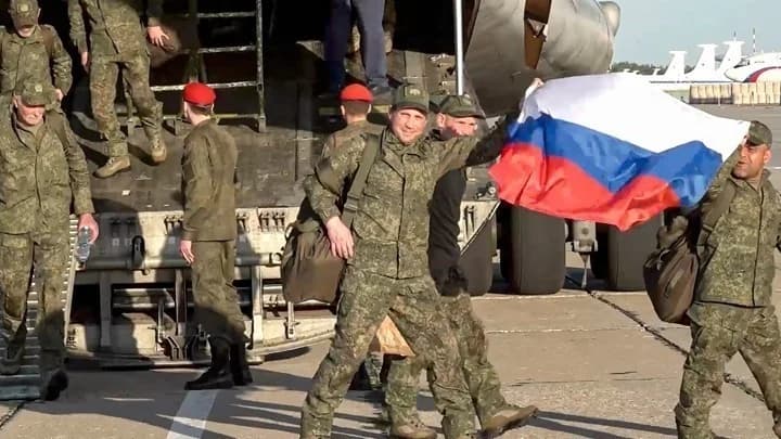 Rusia y Ucrania intercambian prisioneros antes de la cumbre