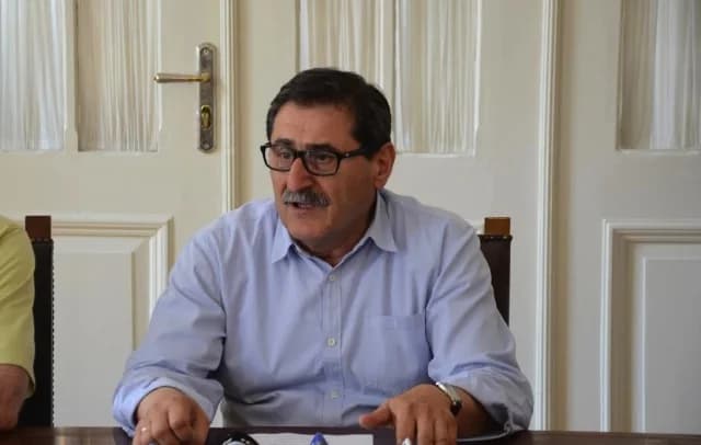 פטראס: עימות בין פלטידיס לקפאלויאניס על השריפות