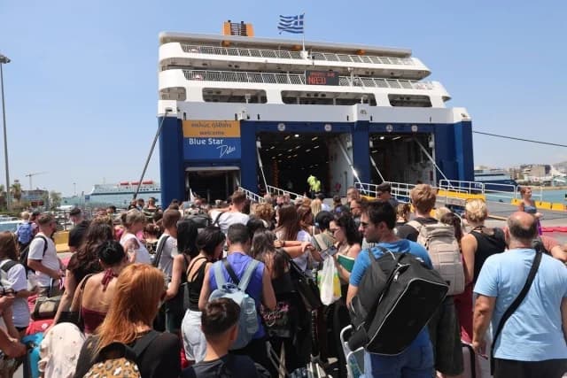 August-Ausreise: Über 81.000 Passagiere aus Piräus, Rafina, Lavrio