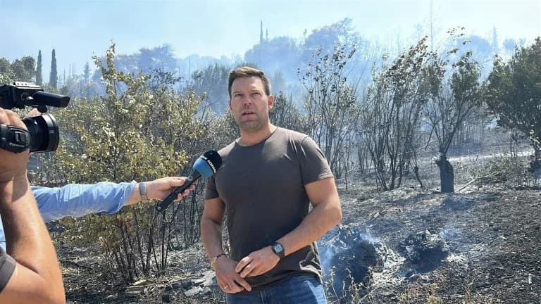 קסלקאקיס: תקיפה על חברי פרלמנט של אכאיה על שריפות