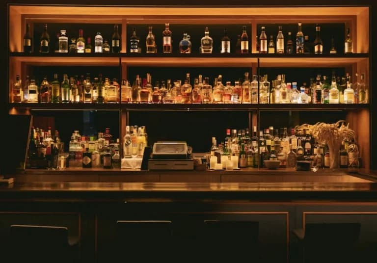 Athens: 5 Bars Open During August 15th
