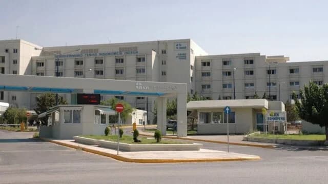 Patras: Adolescente de 14 años de Cefalonia pide abrazar a los médicos tras ser extubada