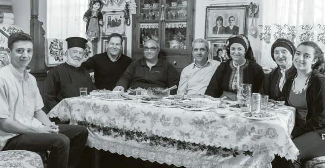 וולפגנג ברנאואר: צלם שוויצרי מצלם את הכפר היווני