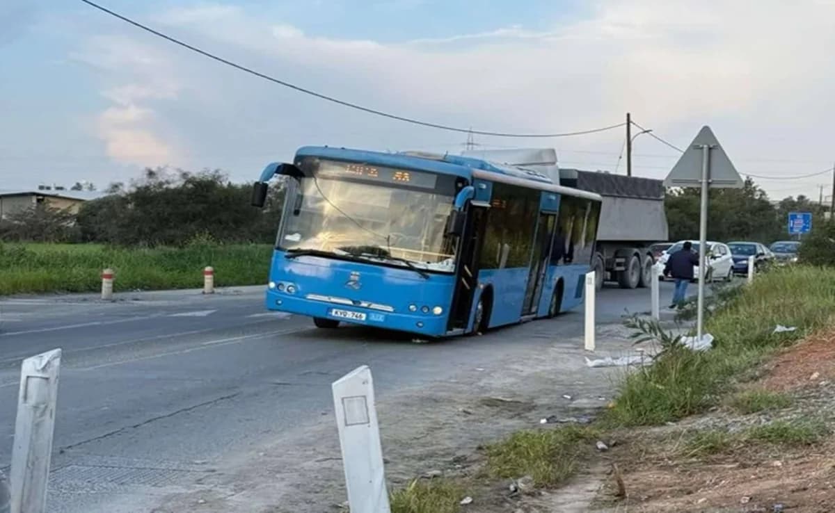 Поломка автобуса привела к закрытию дороги в Педуласе