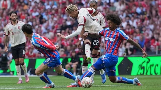 Premier League: Οι ειδικοί προβλέπουν ξανά πρωταθλήτρια τη Λίβερπουλ
