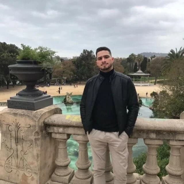 Tragedia en Naupacto: Joven de 27 años muere en accidente de tráfico