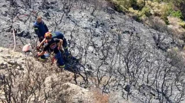 Feuerwehrmann in Patras schwer verletzt, nachdem er in eine Schlucht gefallen war