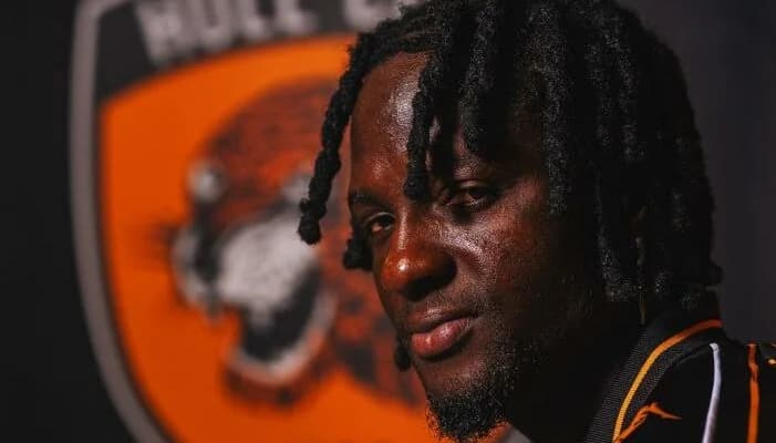 David Akintola firma hasta 2027