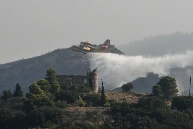 Fire in Eastern Mani: Extinguishing Operation with Aerial Support