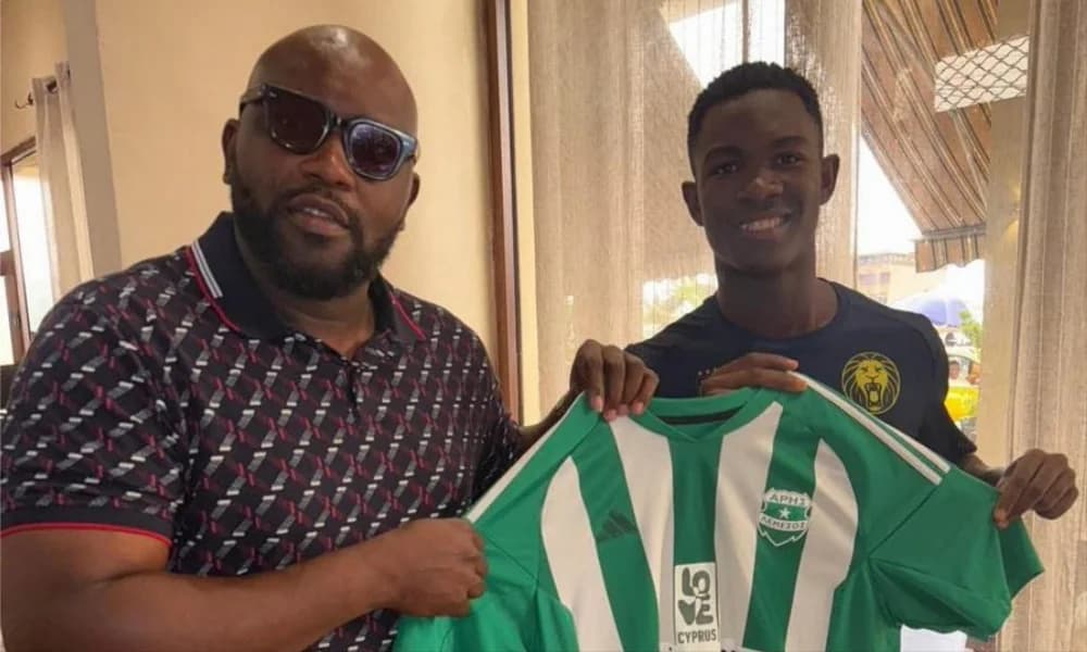 Falschmeldungen entlarvt: Collins Fai Akamba Transfer ist auf Kurs