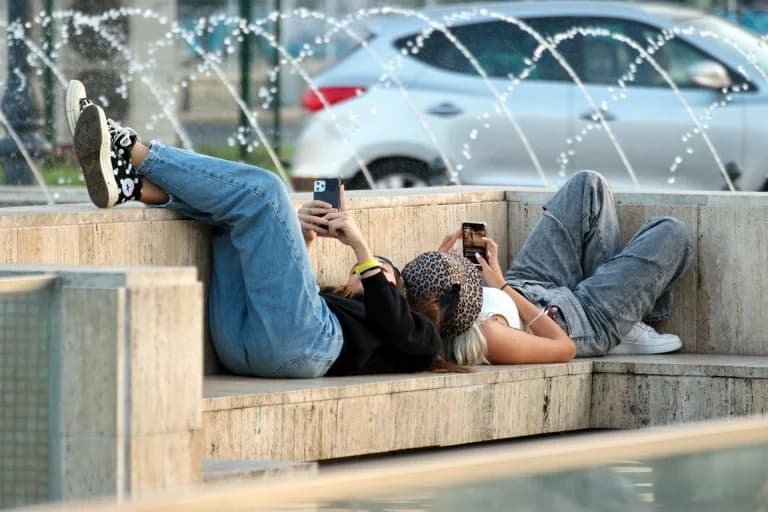 Warum Jugendliche Telefonanrufe vermeiden: Unhöflichkeit oder neue Ära der Kommunikation?