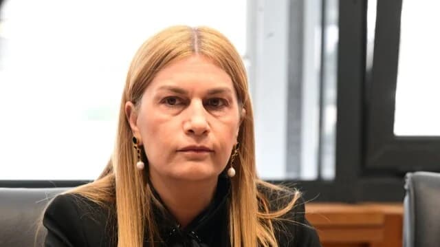 Voloudaki: Tolerancia cero a la profanación de símbolos nacionales por migrantes