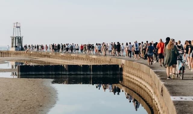 Σικάγο: Ουρλιάζοντας εκτονώνουν το άγχος εκατοντάδες