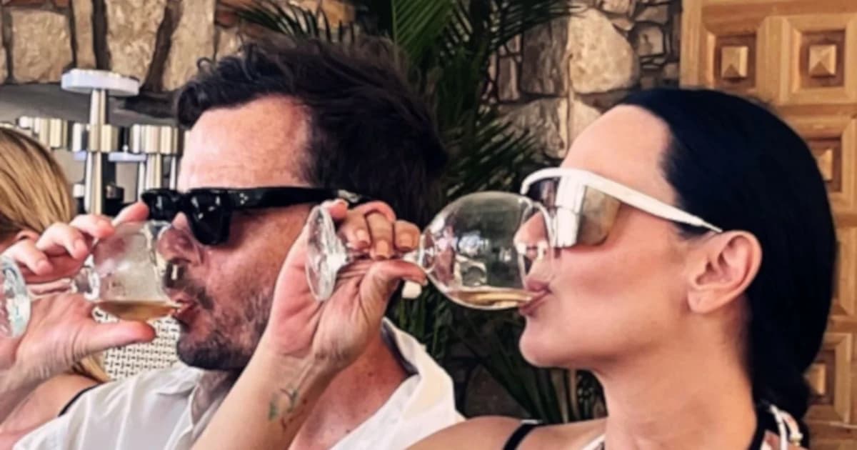 Genevieve Mazari: 10. Hochzeitstag in Kastellorizo