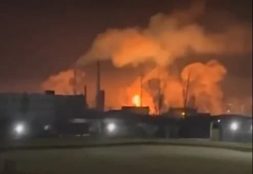 רוסיה: שריפה בבית זיקוק לנפט ובגג בית חולים לאחר תקיפת מל"טים