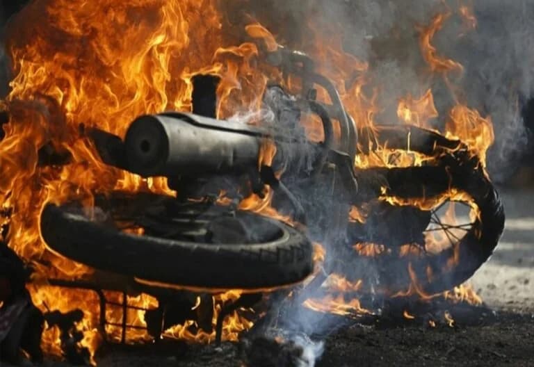 Strovolos: Incendio provocado de motocicleta en la madrugada