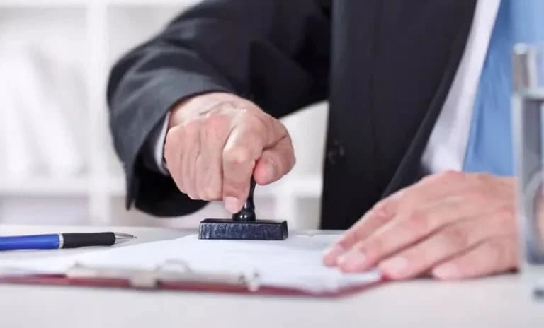 Criticism of 'Entrenched' Individuals Judging Journalism