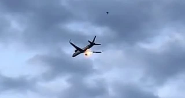 Explosión de motor de avión sobre Corfú: Pasajeros describen el terror